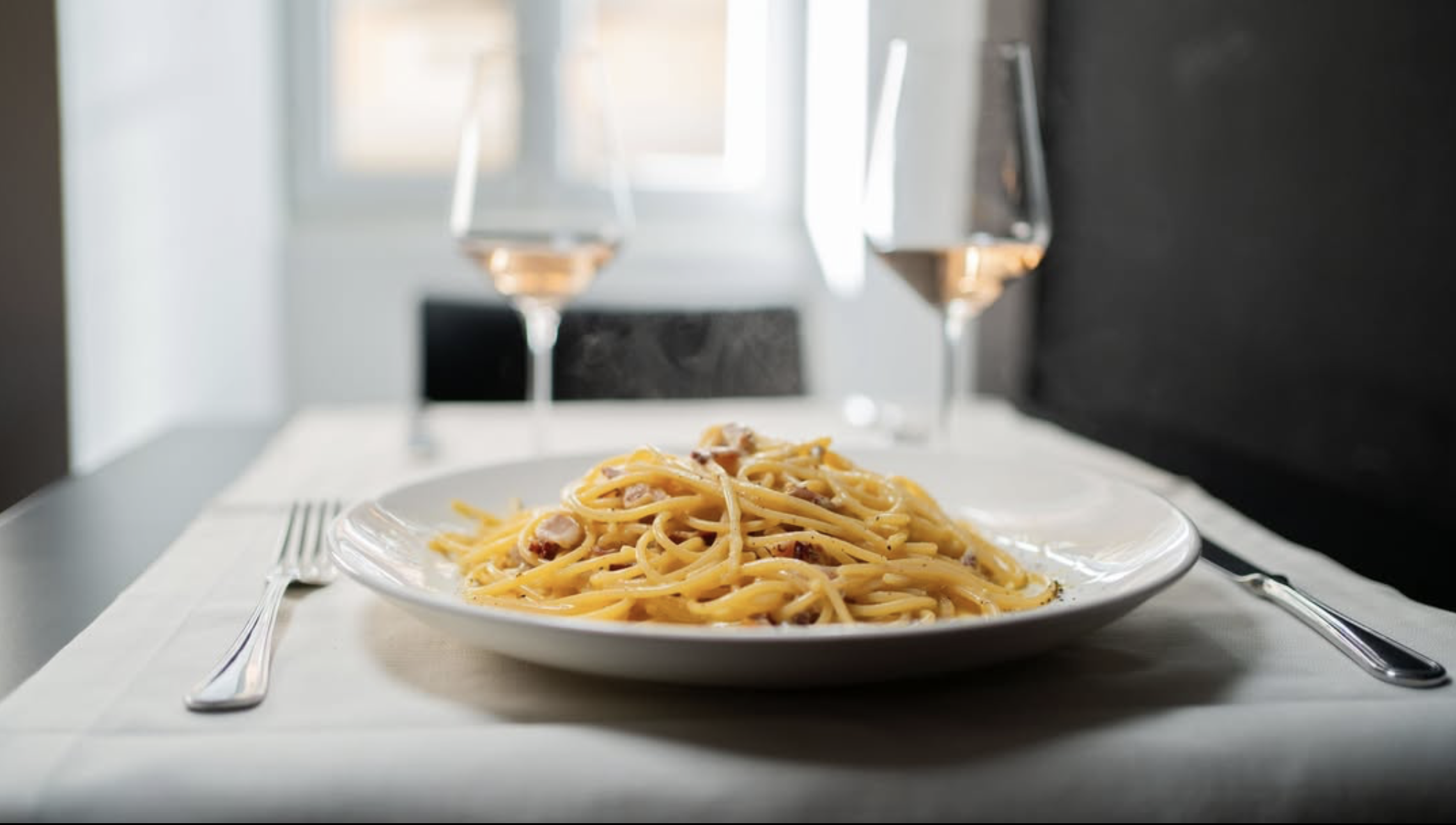 Un piatto di Carbonara tradizionale italiana.